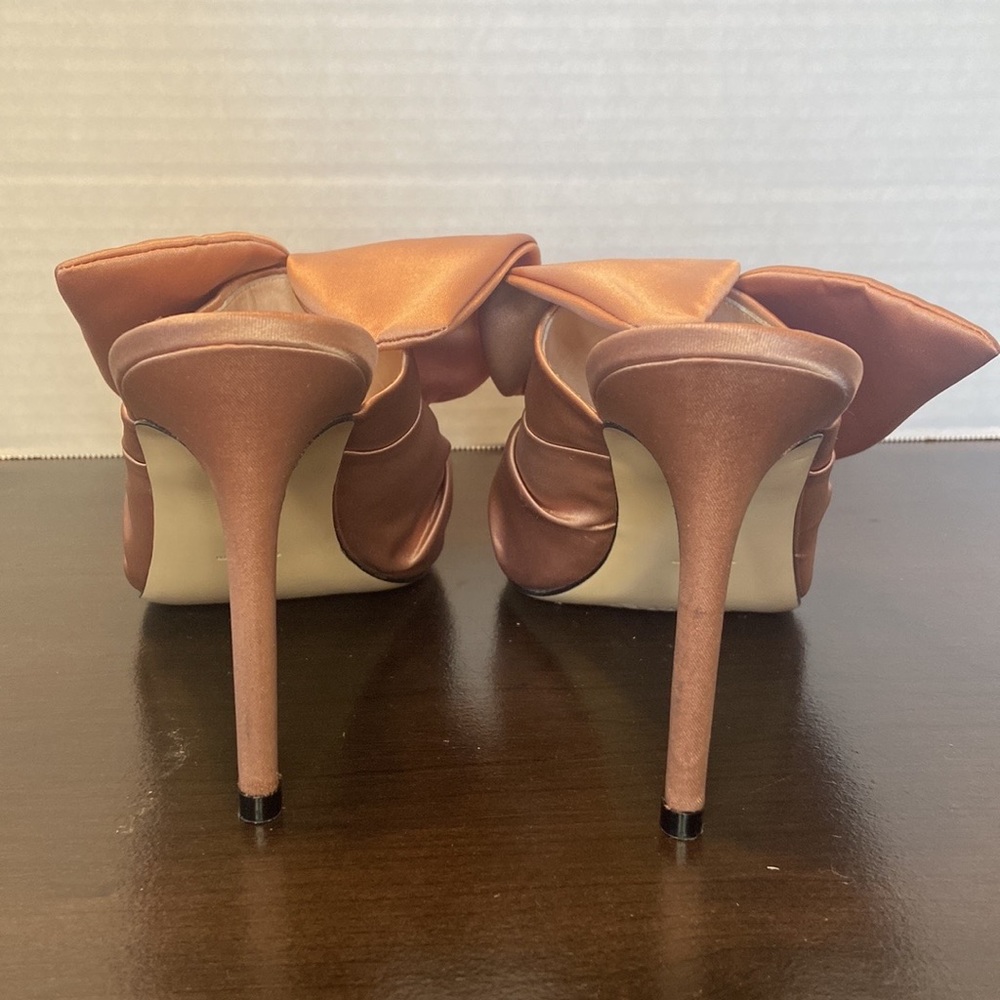 Minna Parikka Elizabeth Rose Satin Bunny Pump 40 - Picture 6 of 16